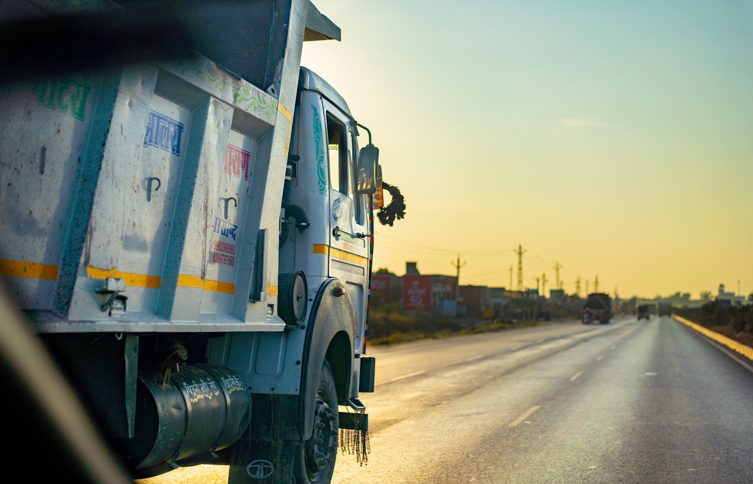 How Dispatch Services Boost Profits for Owner-Operators