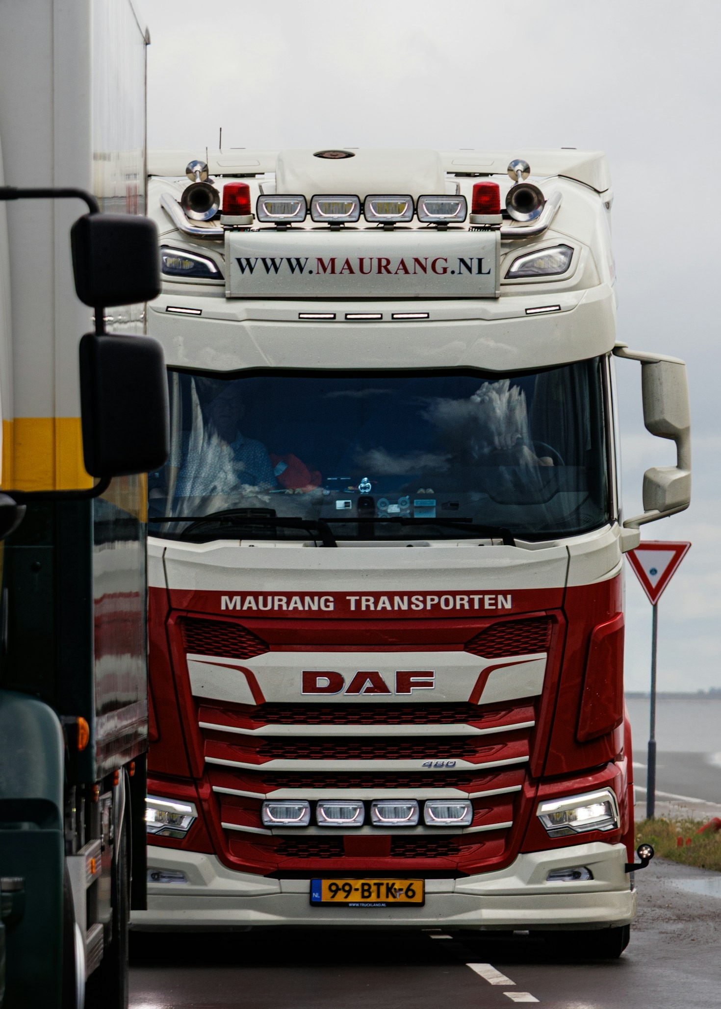Paperwork Simplified: Stress-Free Solutions for Truck Drivers